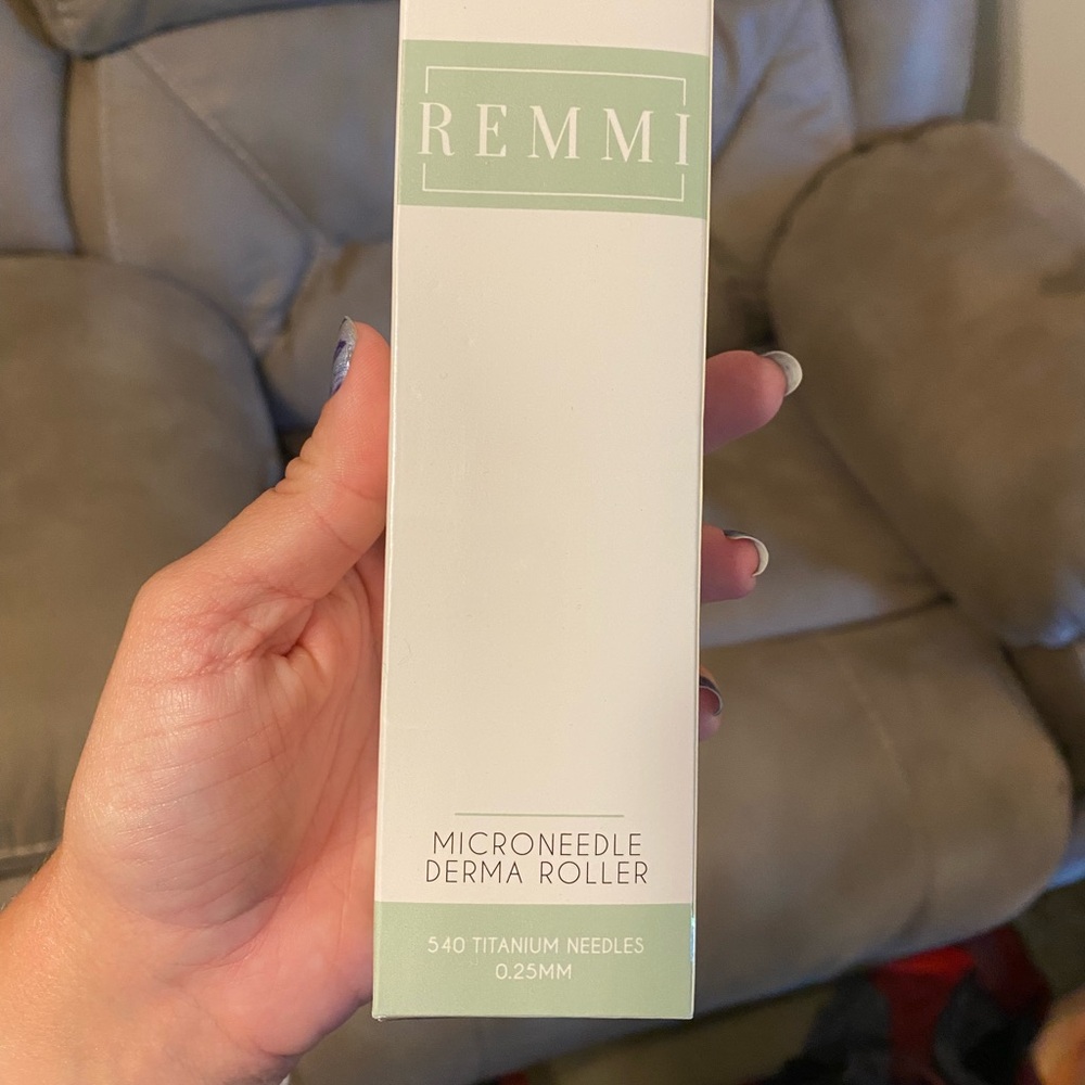 White and Green Skincare Tool microneedle Derma roller